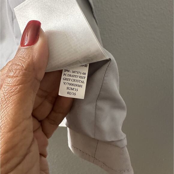 Banana Republic Women's Light Gray Sleeveless Drapey Vest Blazer Size 10P - Picture 9 of 10